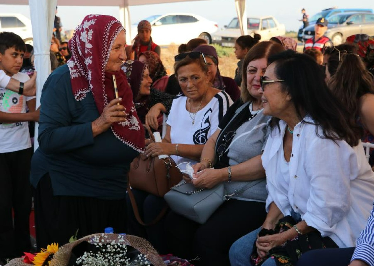 Yaşlı kadından Türkan Şoray'a şok: Fatma Girik öldü, sen ölme, bak kendine!