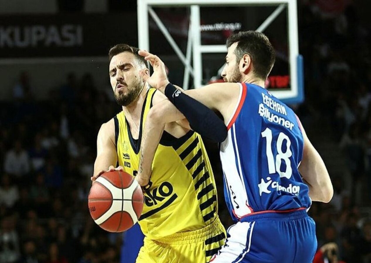 Cumhurbaşkanlığı Kupası Anadolu Efes'in! Fenerbahçe Beko'yu 71-62'lık skorla mağlup etti