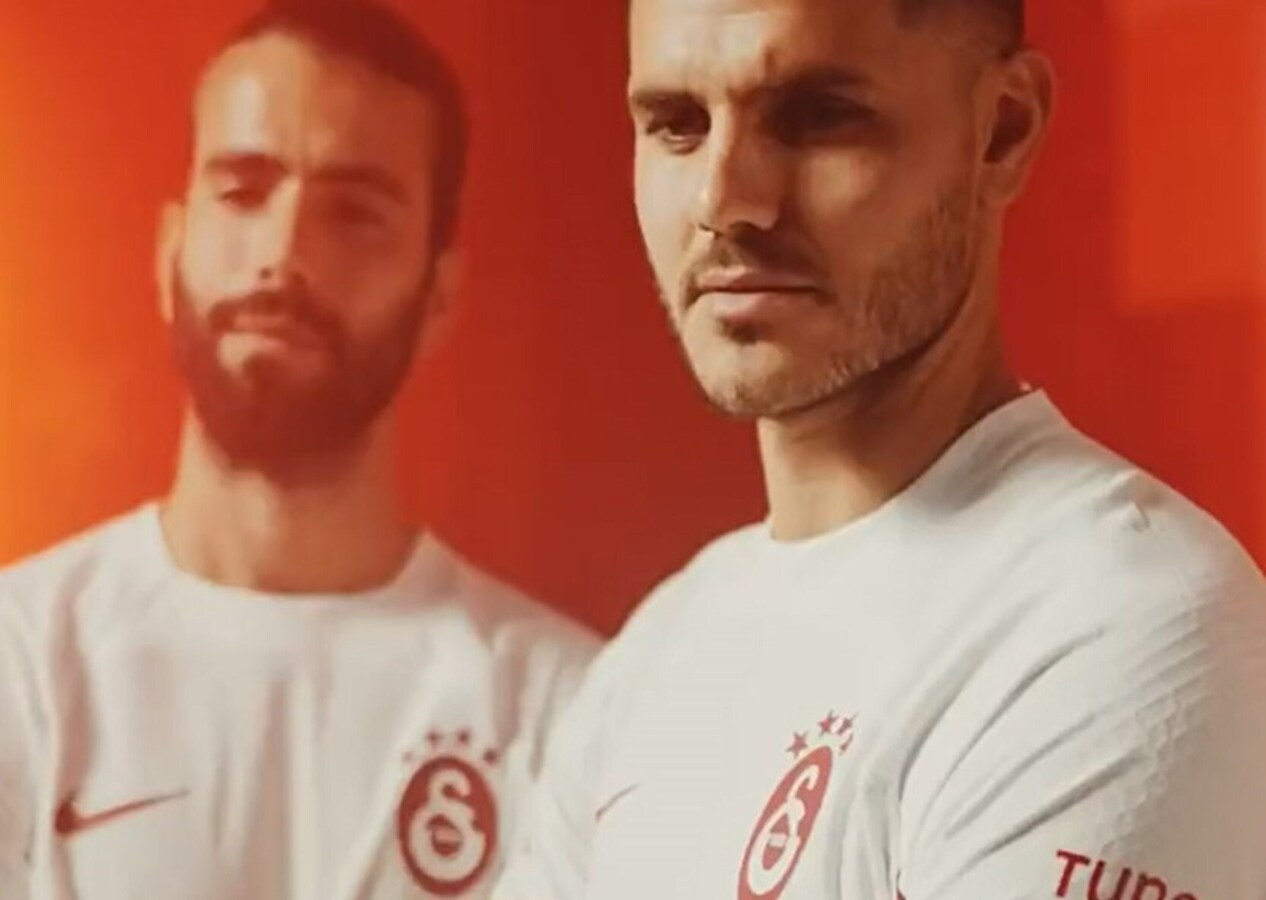 Galatasaray yıldızlarıyla alternatif formasını tanıttı, işte satış fiyatı...