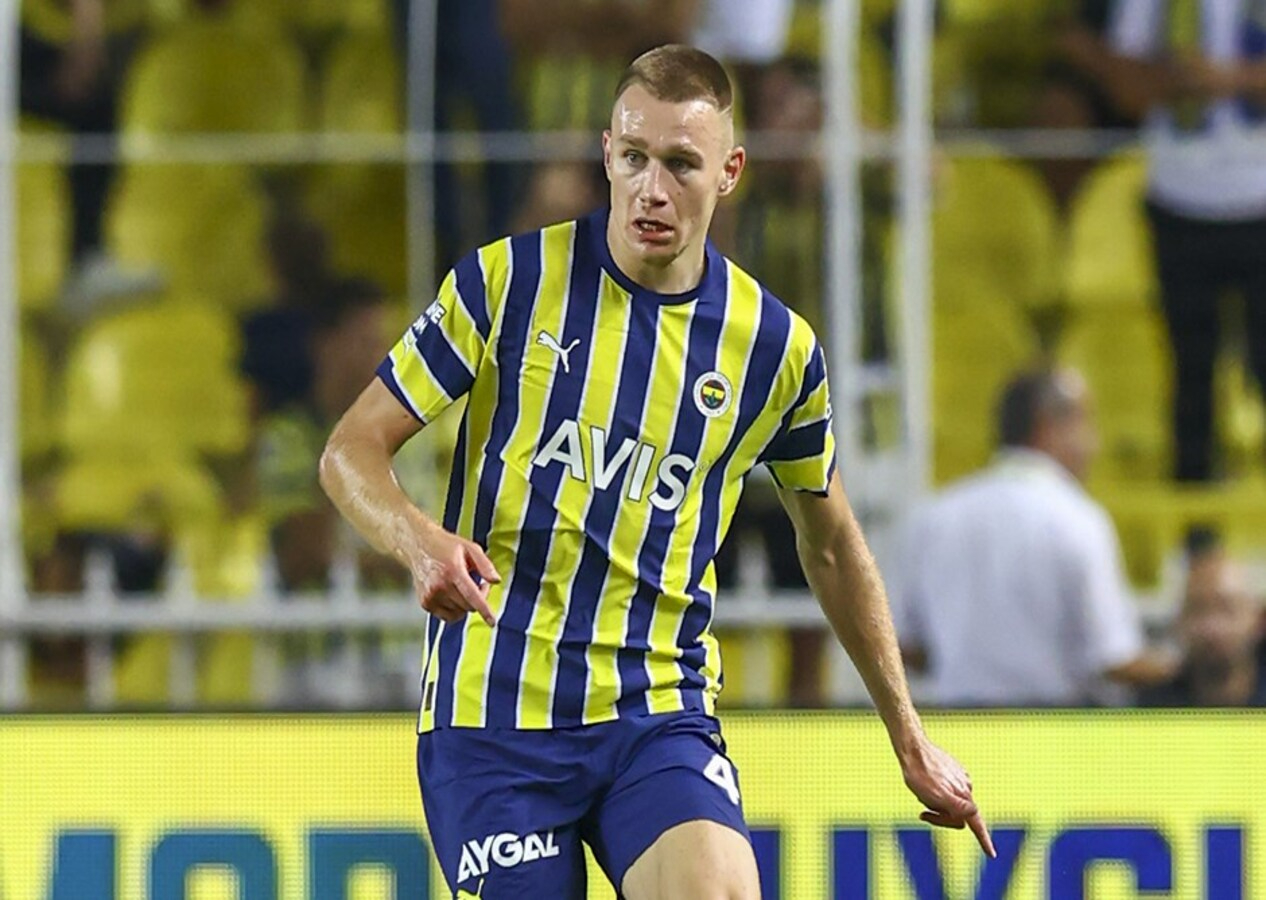 Fenerbahçe'ye talih kuşu! Bonservis bedelini ikiye katlayan Szalai, Virgil van Dijk'ın varisi oluyor