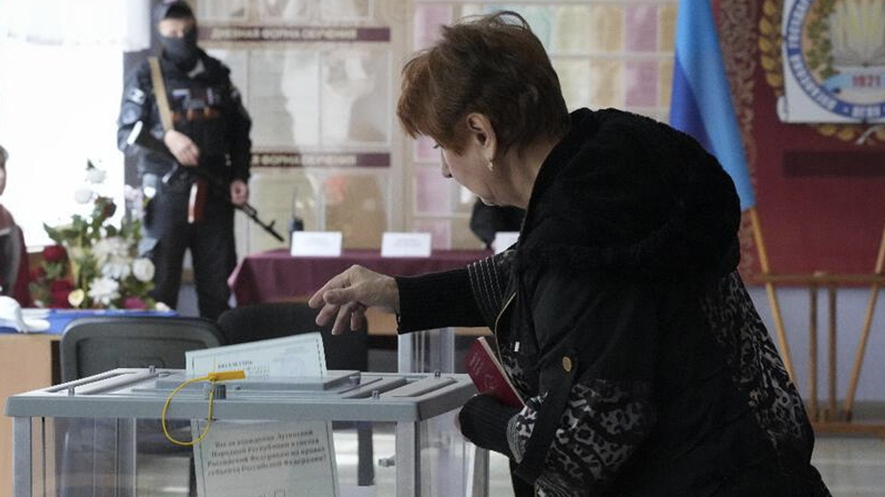 Rusya Devlet Başkanı Putin imzaladı: O bölgelerin sözde bağımsızlığını tanıdı