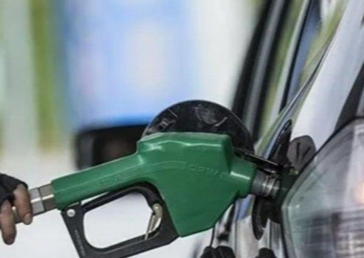 Milyonlarca araç sahibine kötü haber! Motorin ve benzine zam geldi