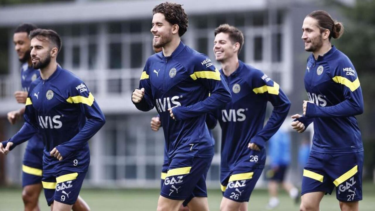 Fenerbahçe'nin kasasını dolduracak! Avrupa'dan 5 kulüp milli oyuncu için sıraya girdi