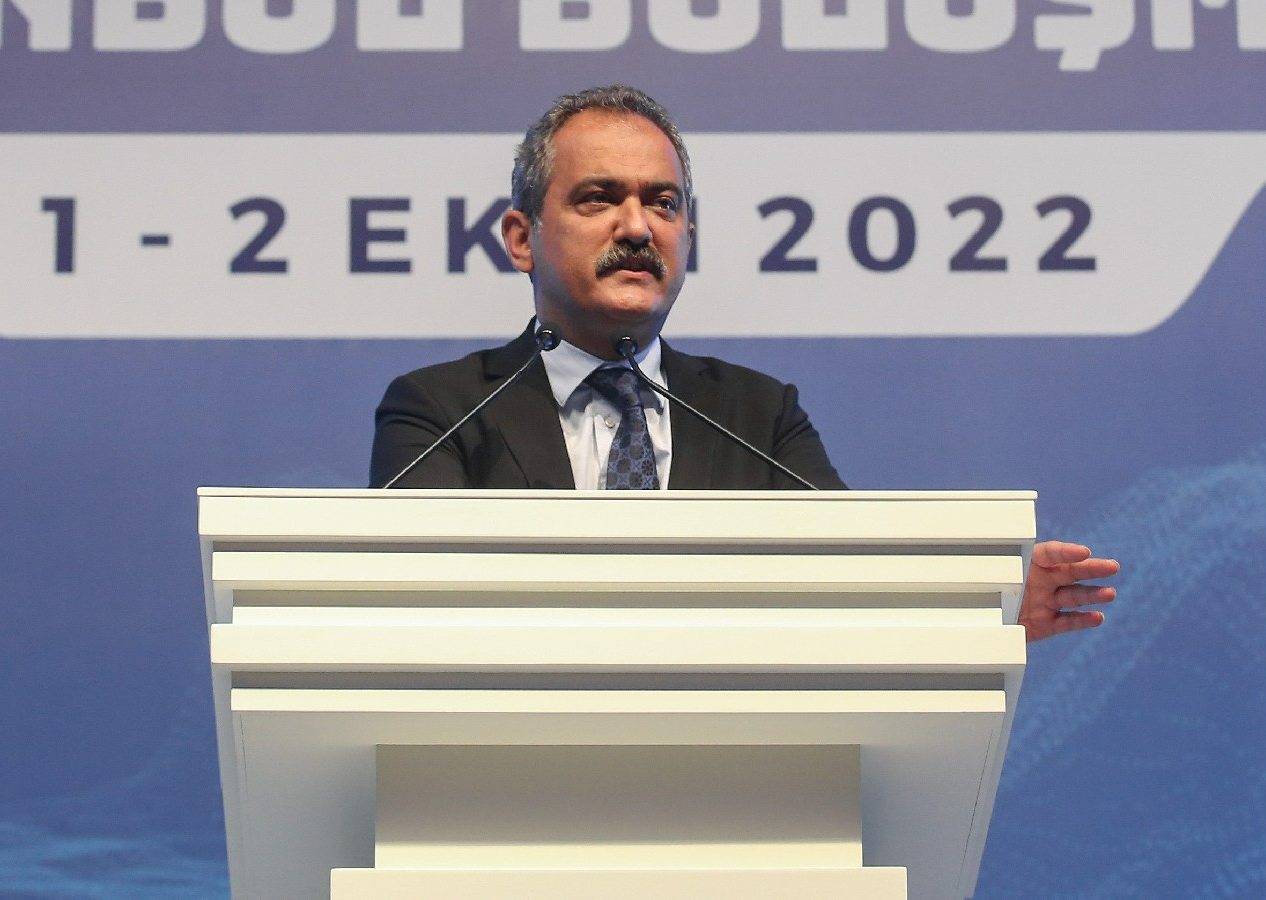 Milli Eğitim Bakanı Özer: Okullara para gönderdik, 1 lira bile harcamamışlar, muhtemelen haberleri yok!