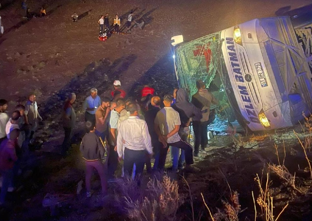 Şanlıurfa'da yolcu otobüsü devrildi: Yaralılar var!