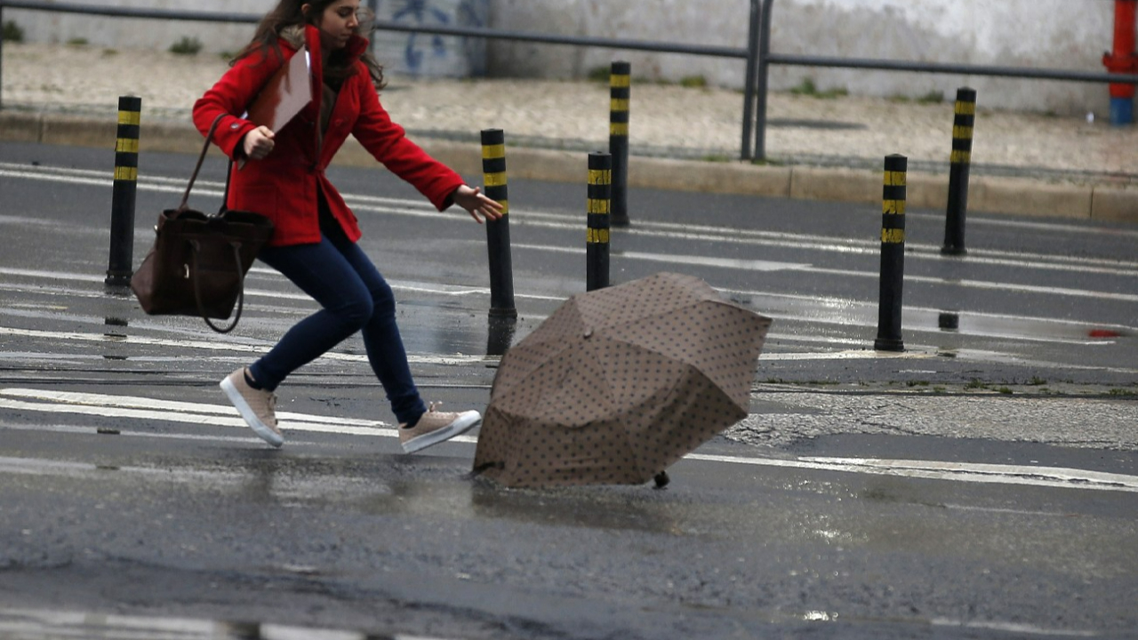 Meteorolojiden, kuzey ve iç kesimler için kuvvetli rüzgar ve fırtına uyarısı