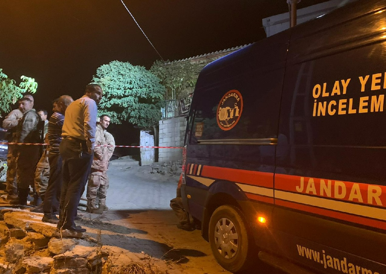 Gaziantep'te muhtar azasının evi tarandı: 2 ölü, 3 yaralı