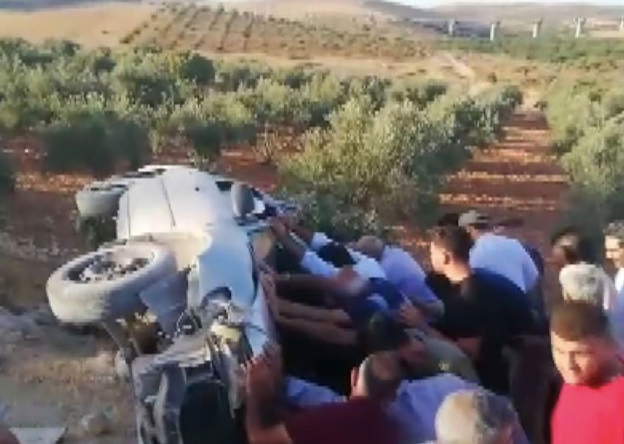 Böyle kurtarma rezaleti görülmedi: Kazadan sağ kurtulan sürücü neredeyse canından olacaktı