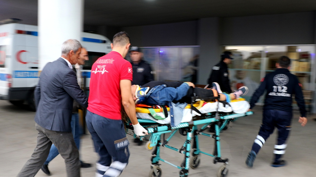 Cenazeye gidiyorlardı... Erzincan'da midibüs devrildi! Çok sayıda yaralı var....