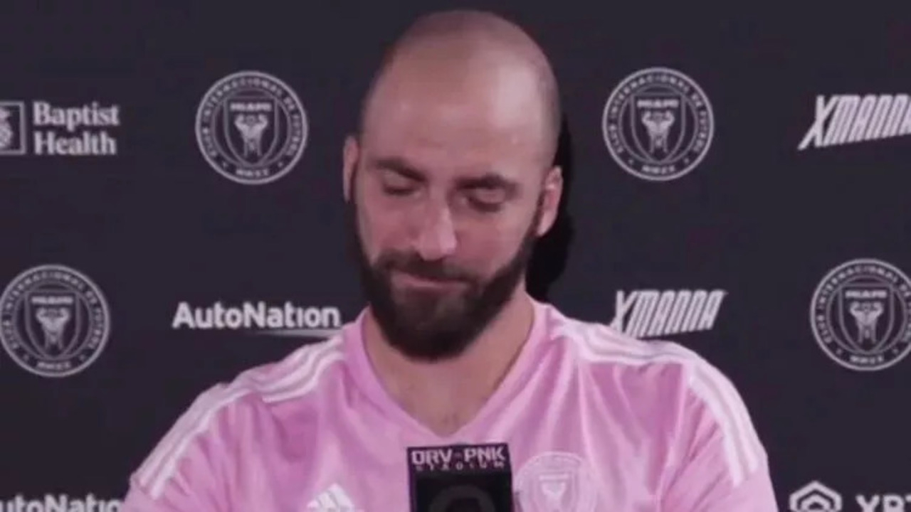 Gözyaşlarıyla veda! 34 yaşındaki Higuain futbolu bırakma kararı aldığını açıkladı...