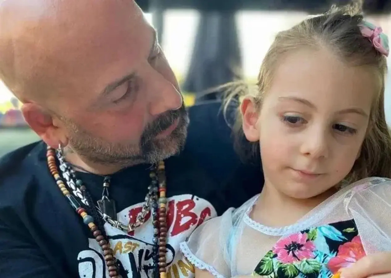Duygu dolu paylaşım: Müzisyen Onur Şener'in kızıyla birlikte söylediği şarkı yürekleri dağladı 'Dün yine seni gördüm, gözlerim doldu'