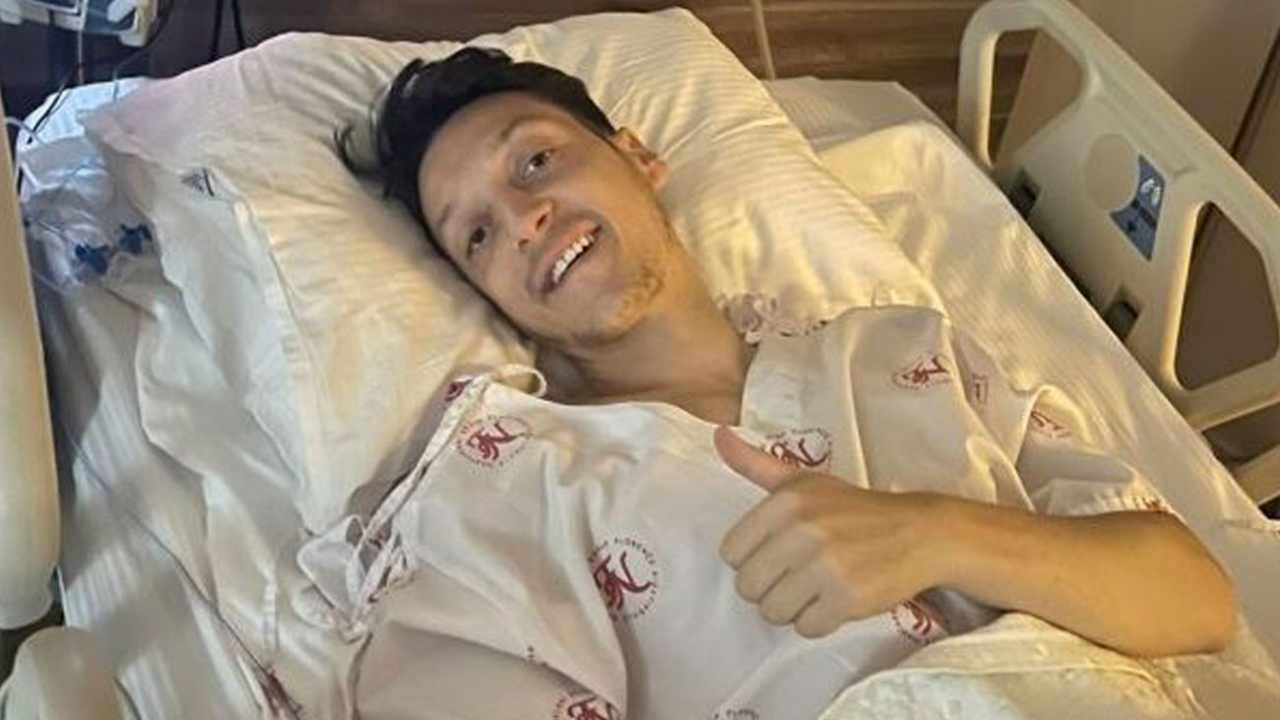 Mesut Özil ameliyat oldu