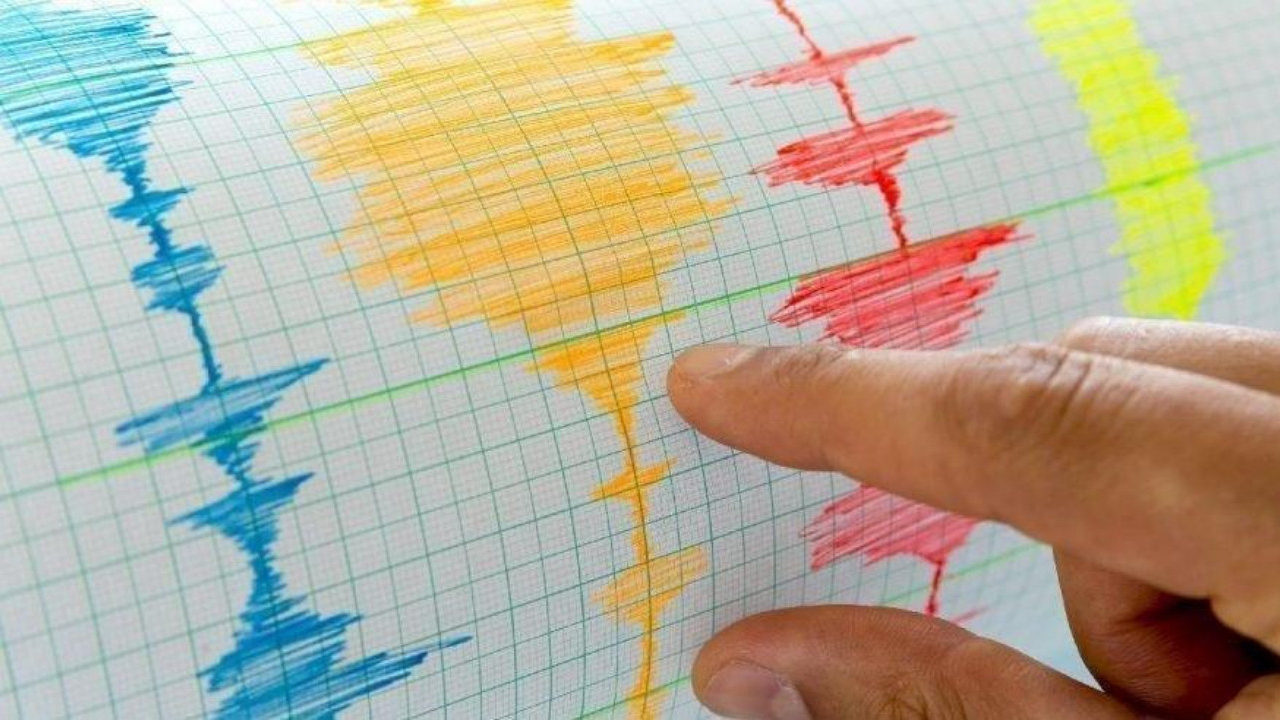İran'da gece yarısı korkutan deprem! Van ve Hakkari'den de hissedildi...