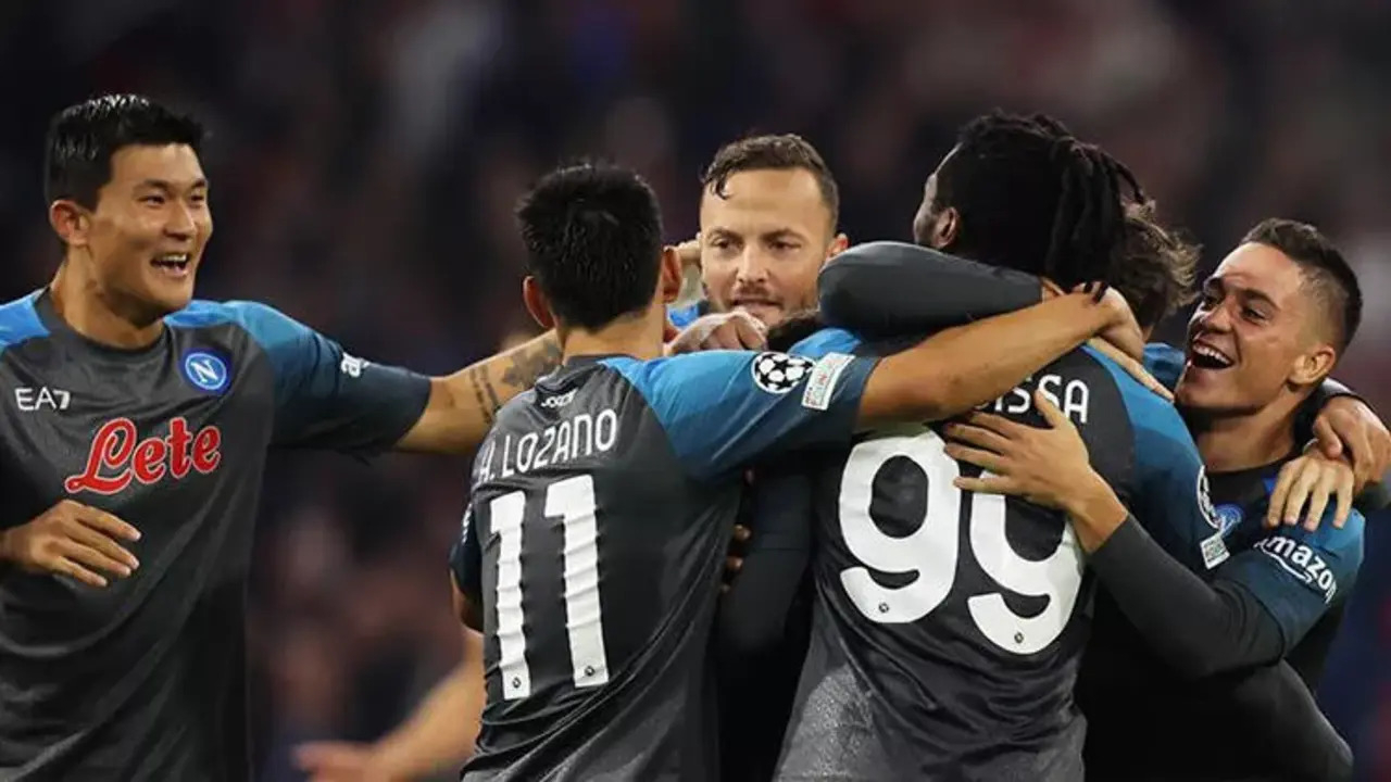 Kim Min-jae'li Napoli'den yarım düzüne gol! Ajax'ı deplasmanda 6-1 mağlup ettiler