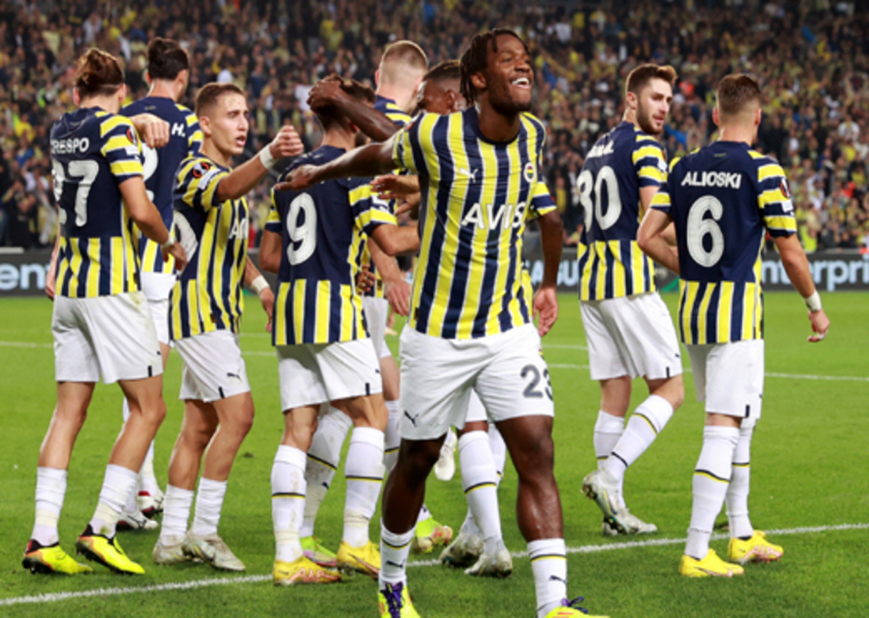 Fenerbahçe Kadıköy'de güldü! AEK Larnaca karşısında 2-0'la kazanmasını bildi