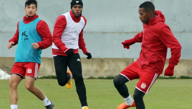Robinho ilk antrenmanına çıktı!