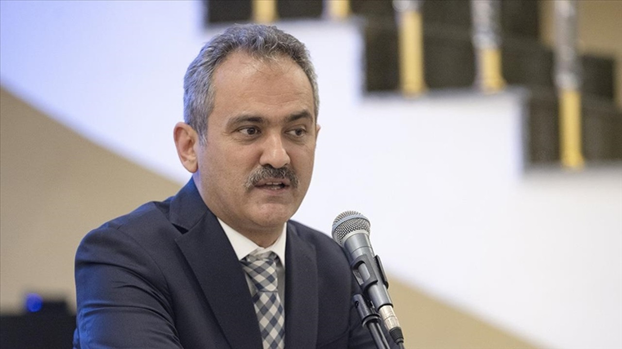 Bakan Özer: Kadına şiddetle ilgili konuşanlar başörtüsü yasağına ses çıkarmıyordu