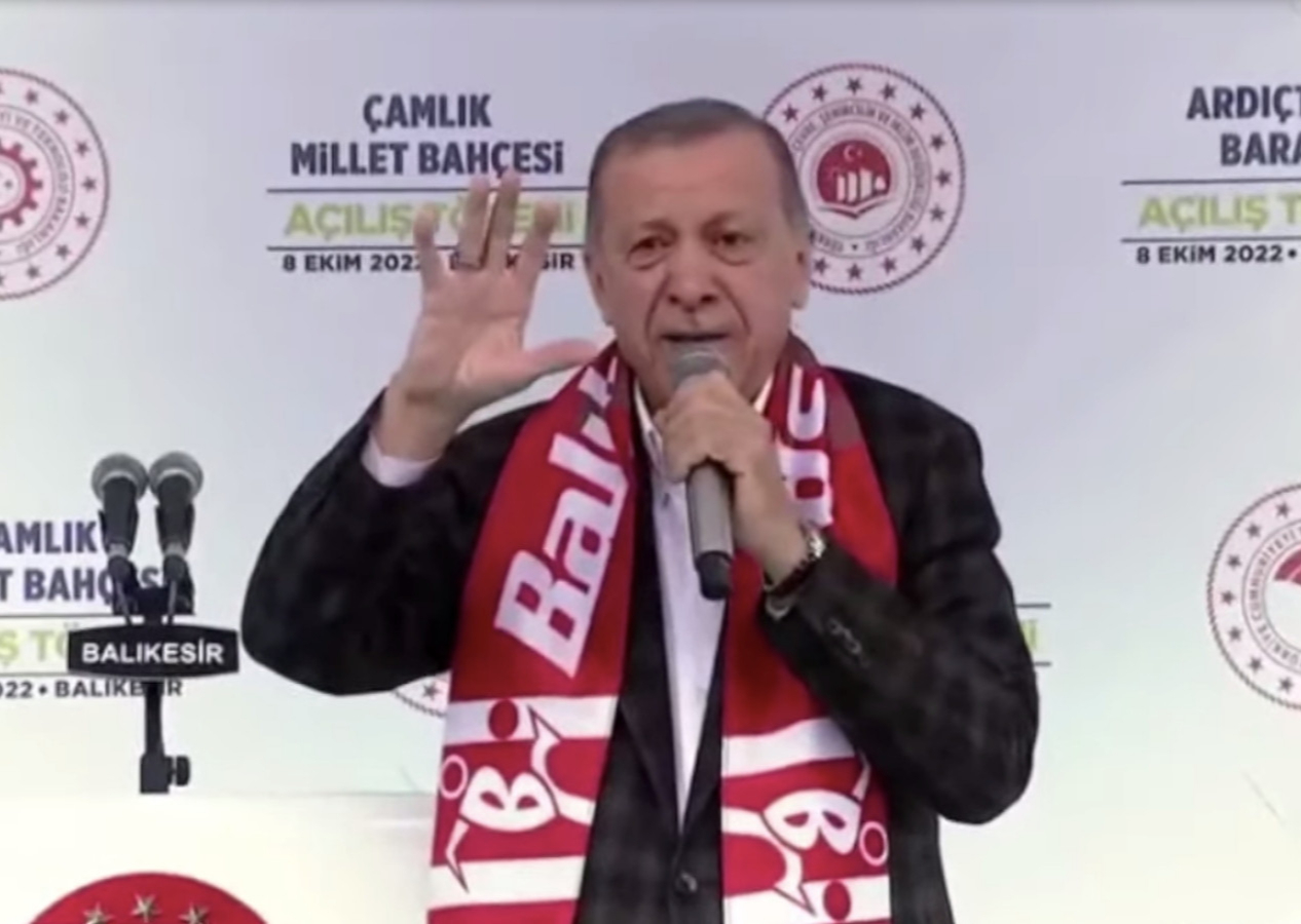 Cumhurbaşkanı Erdoğan: Bu kardeşiniz görevde olduğu sürece faiz her geçen ay inmeye devam edecektir!