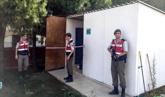 17 yaşındaki kız plaj tuvaletinde doğum yaptı...