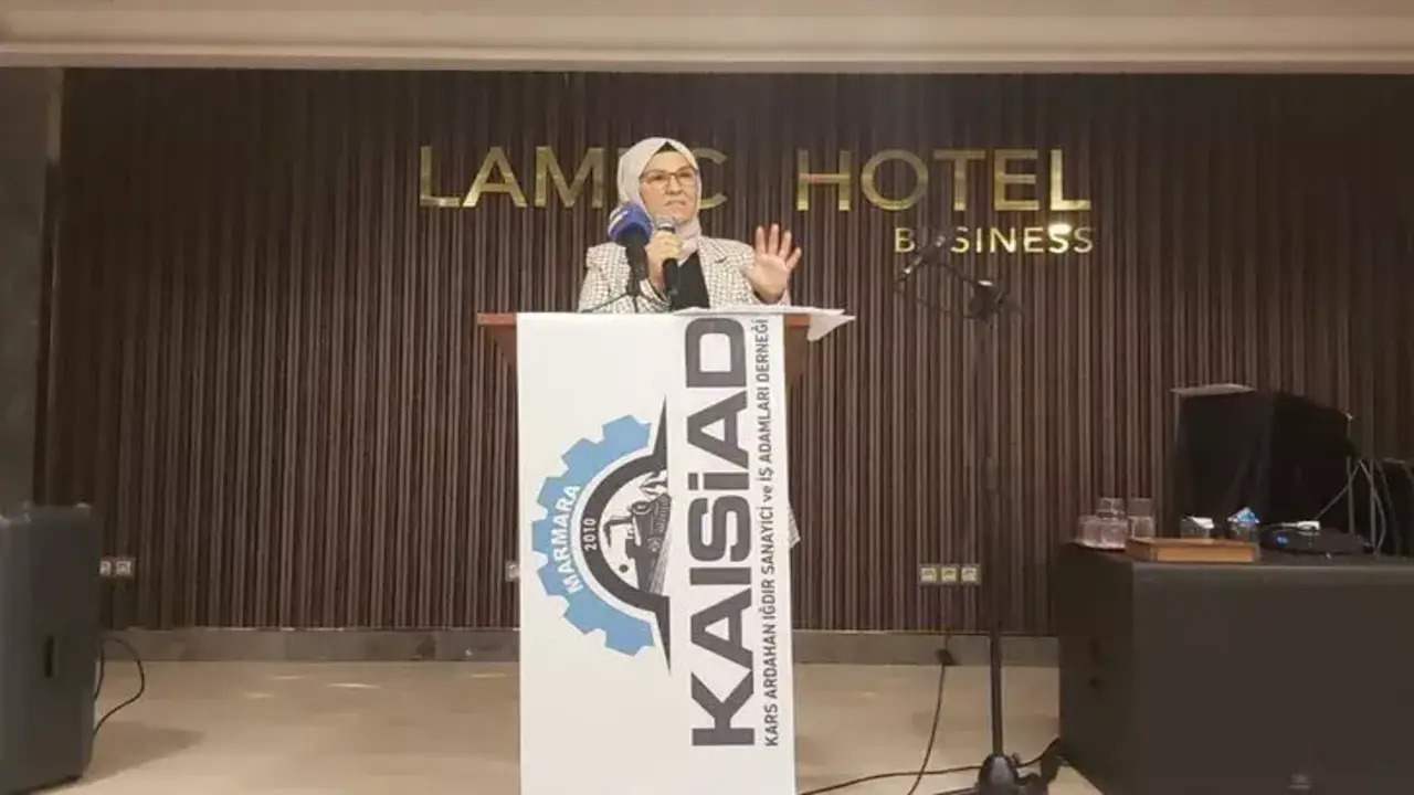 AK Parti Milletvekili Katırcıoğlu'ndan toplu fotoğraf tepkisi: Şehit ailesine küfreden...