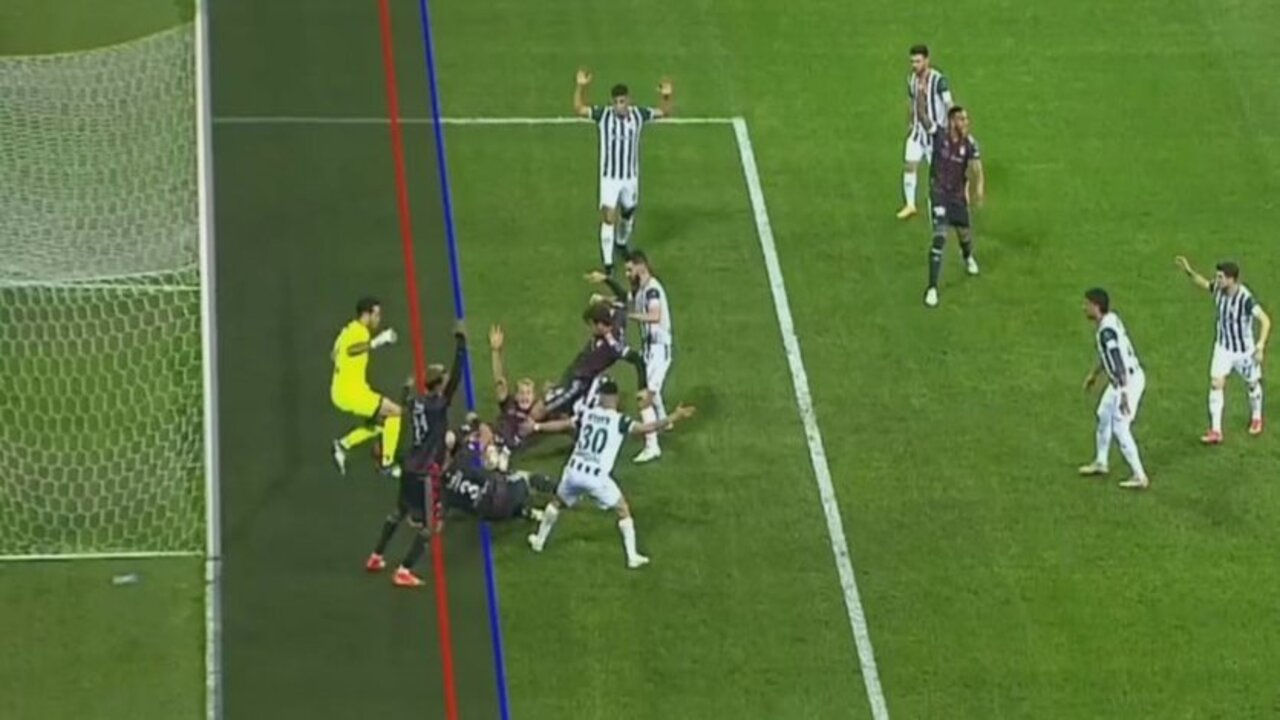 Giresunspor - Beşiktaş karşılaşmasında önce gol kararı sonra penaltı kararı!