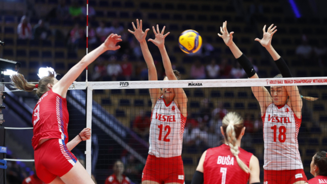Sultanlar Sırbistan'ın bileğini bükemedi! Mücadeleyi 3-0 kaybetti...