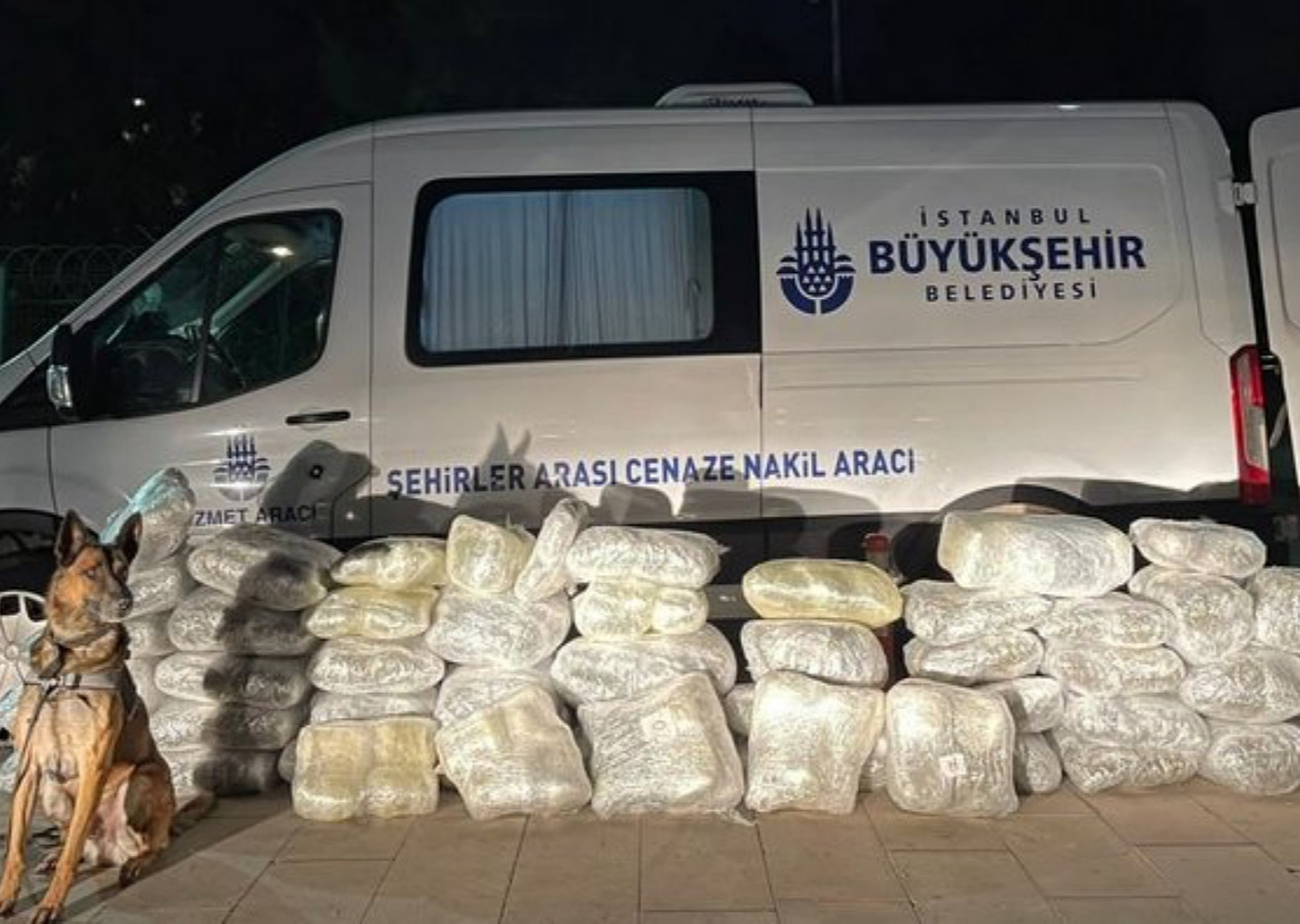 Adana'da 'İBB cenaze nakil aracı' ibareli minibüsten 144 kilo esrar çıktı