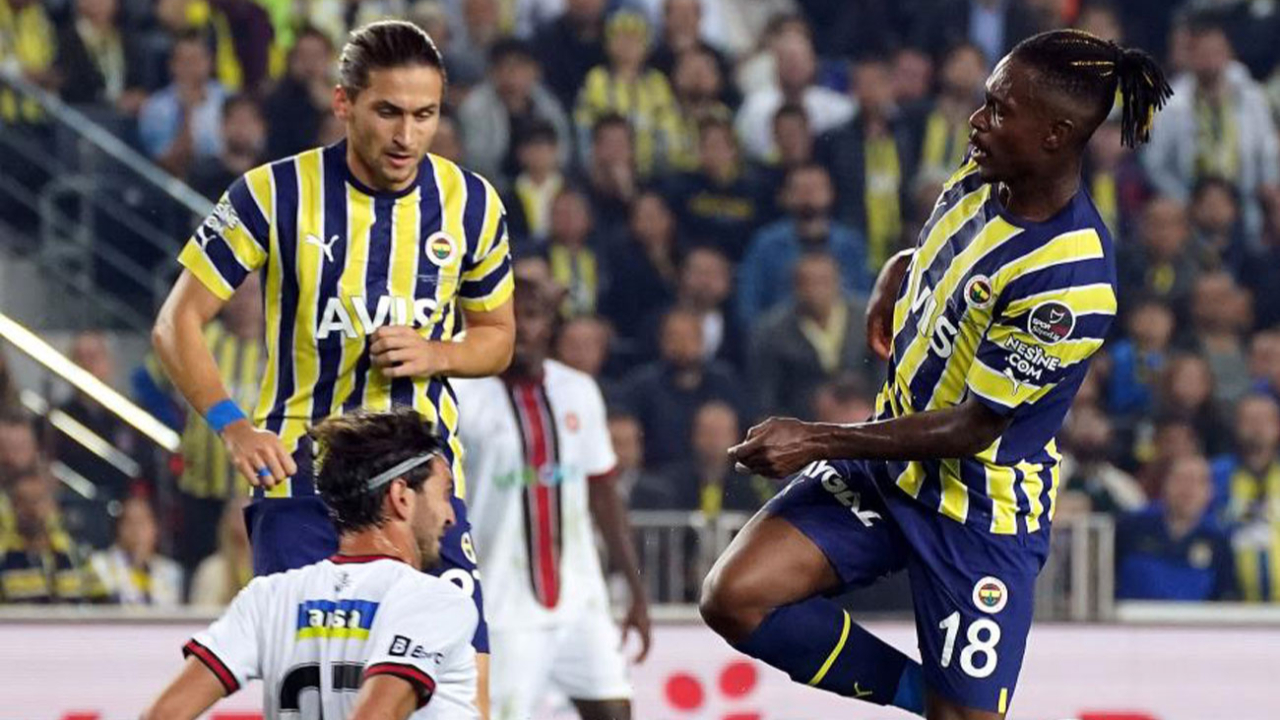 Fenerbahçe'yi sırtlayan ikili Crespo ve Lincoln