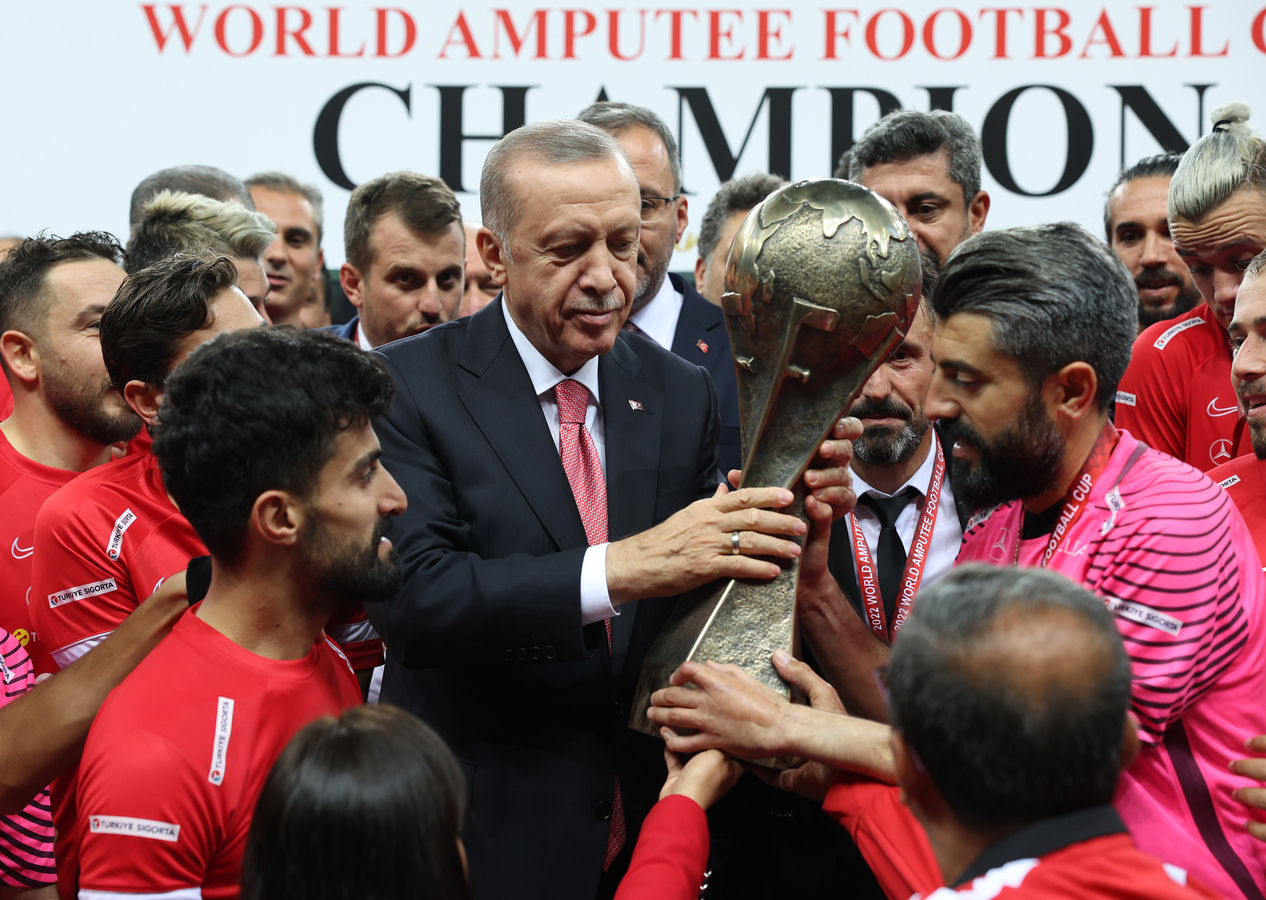 Cumhurbaşkanı Erdoğan şampiyon millileri değerlendirdi: Bu azmin önünde hiçbir şey dayanmaz