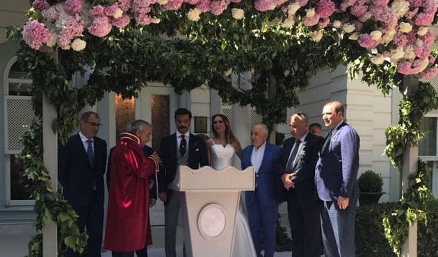 Habertürk, güzel sunucusunu İstanbul Emniyeti'ne gelin verdi!
