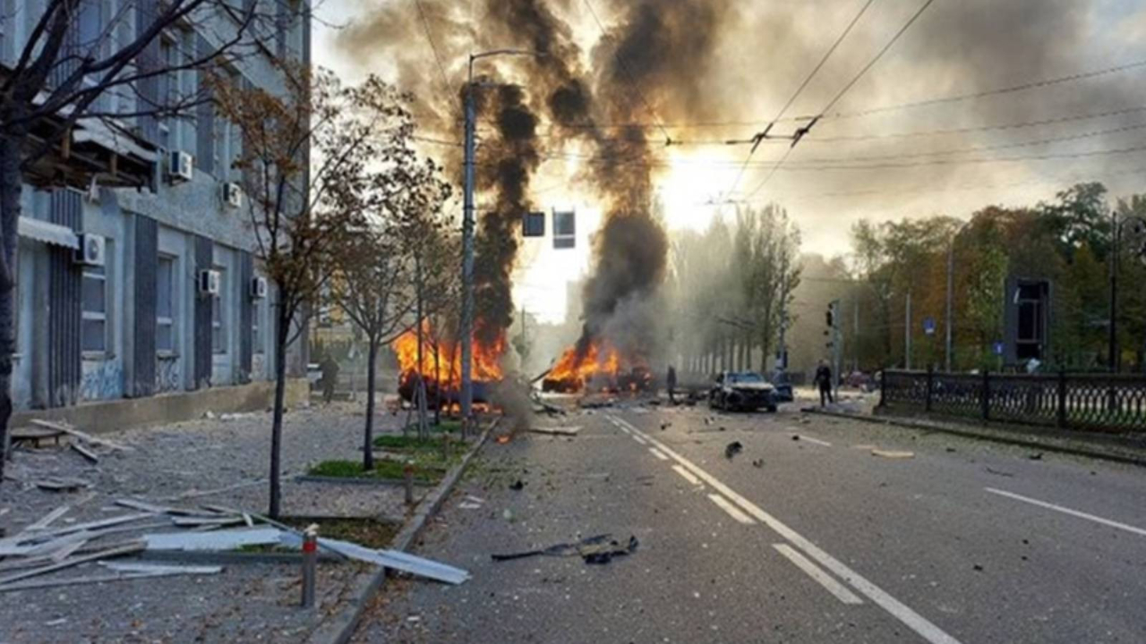 Kiev'deki Alman Büyükelçiliği vuruldu