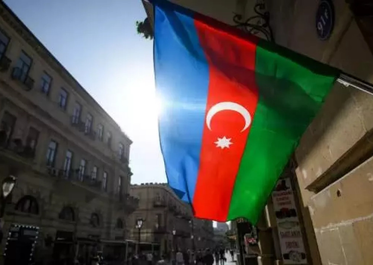 Azerbaycan'ın ABD Büyükelçiliği'ne ait makam aracına ateş açıldı!