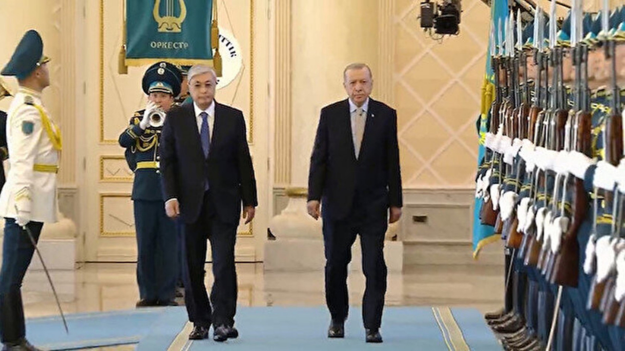 Cumhurbaşkanı Erdoğan Astana'da! Resmi törenle karşılandı...