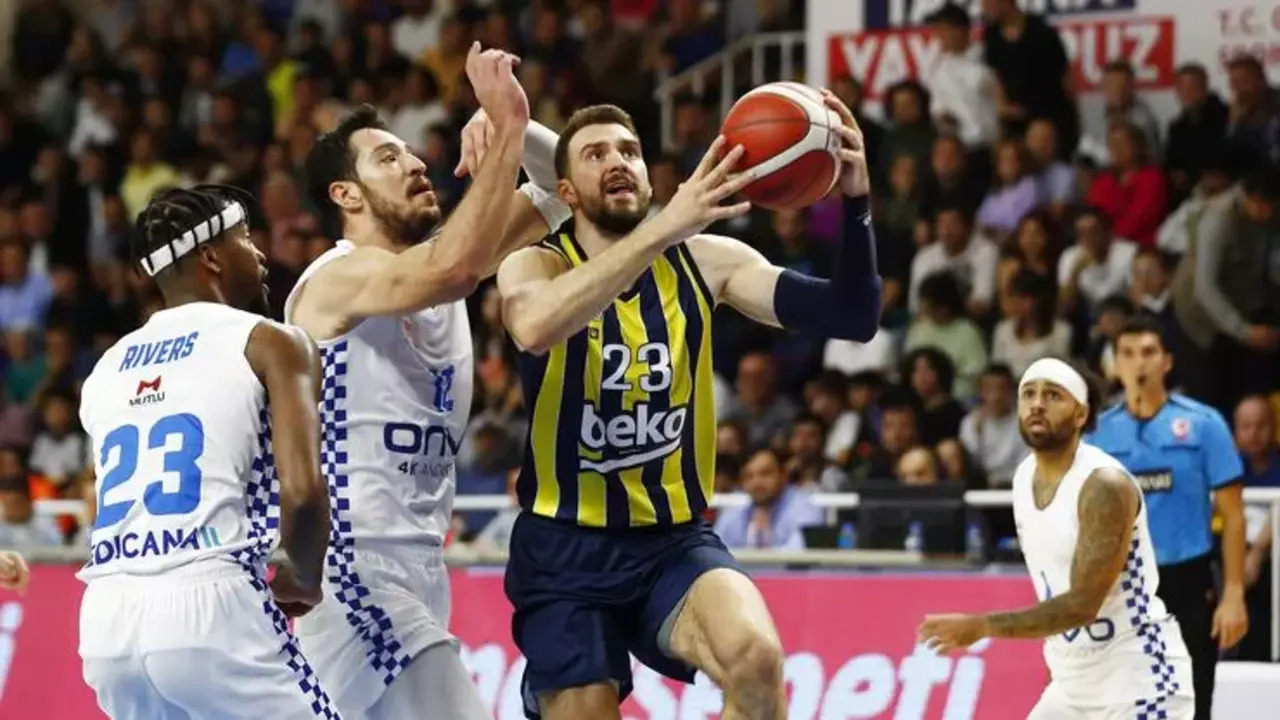 Fenerbahçe Beko kayıpsız devam ediyor! Onvo Büyükçekmece'yi 85-80'le geçtiler