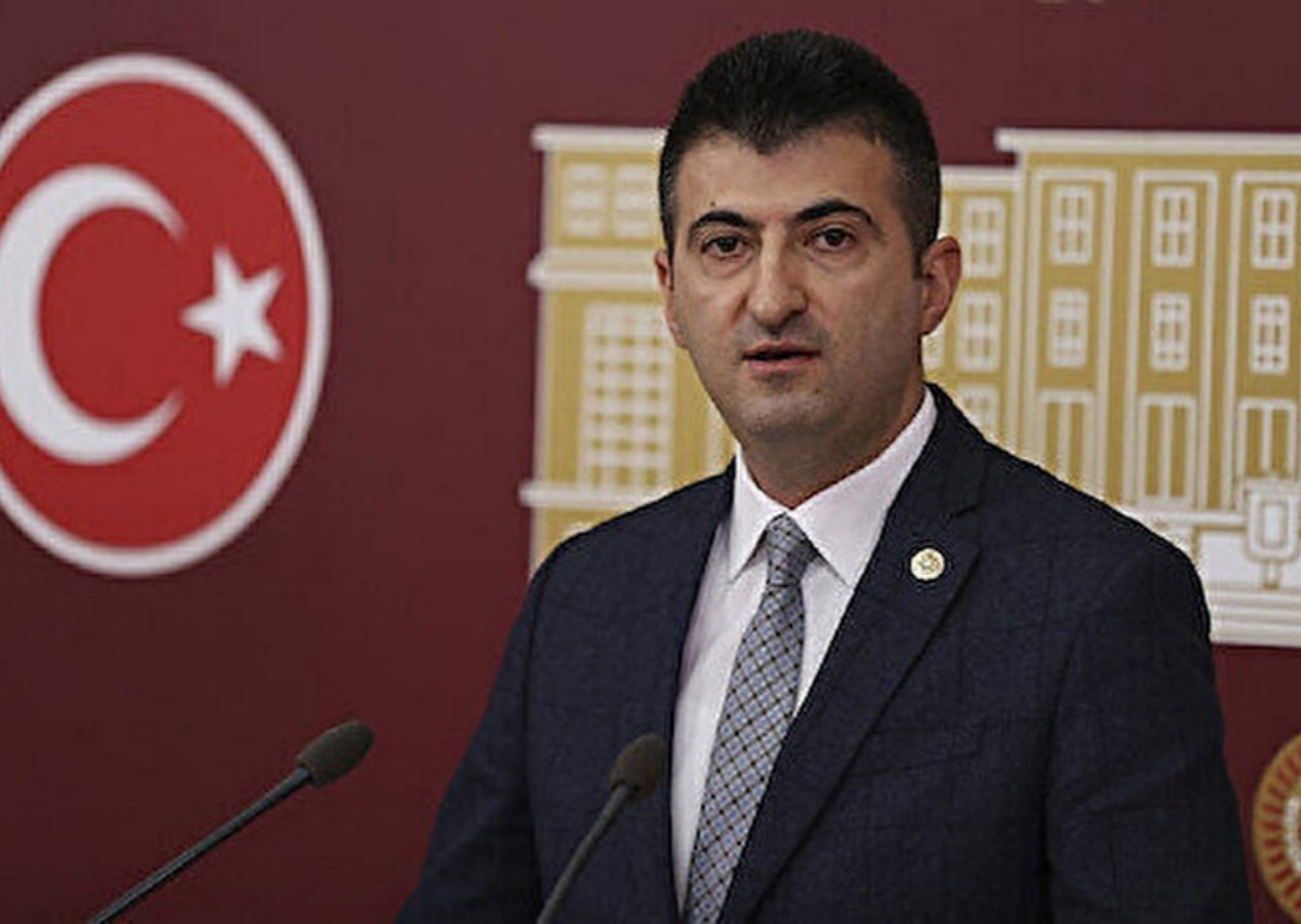Mehmet Ali Çelebi AK Parti'ye katıldığını açıkladı: Davet ederek şahsımı onurlandıran Cumhurbaşkanımıza şükranlarımı sunuyorum