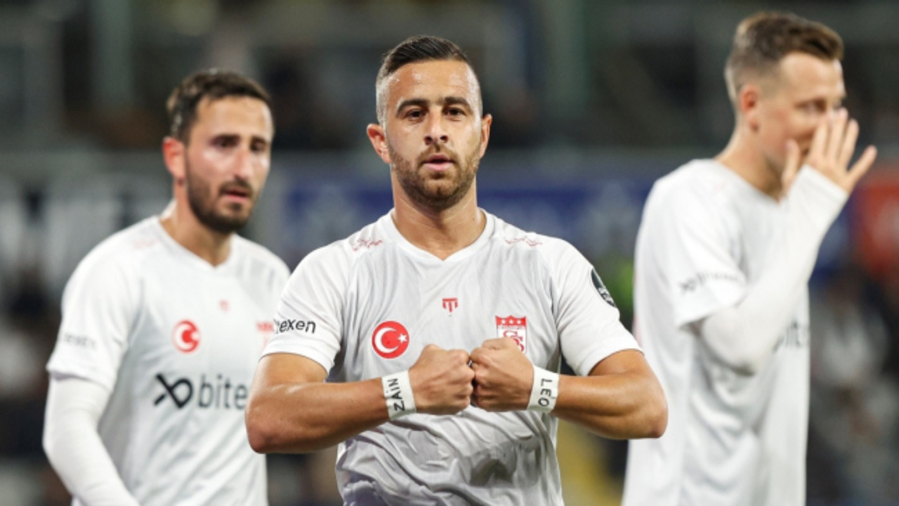 Başakşehir'e Sivasspor freni! Turuncu-lacivertliler 2-0 kaybederek ilk mağlubiyetini aldı