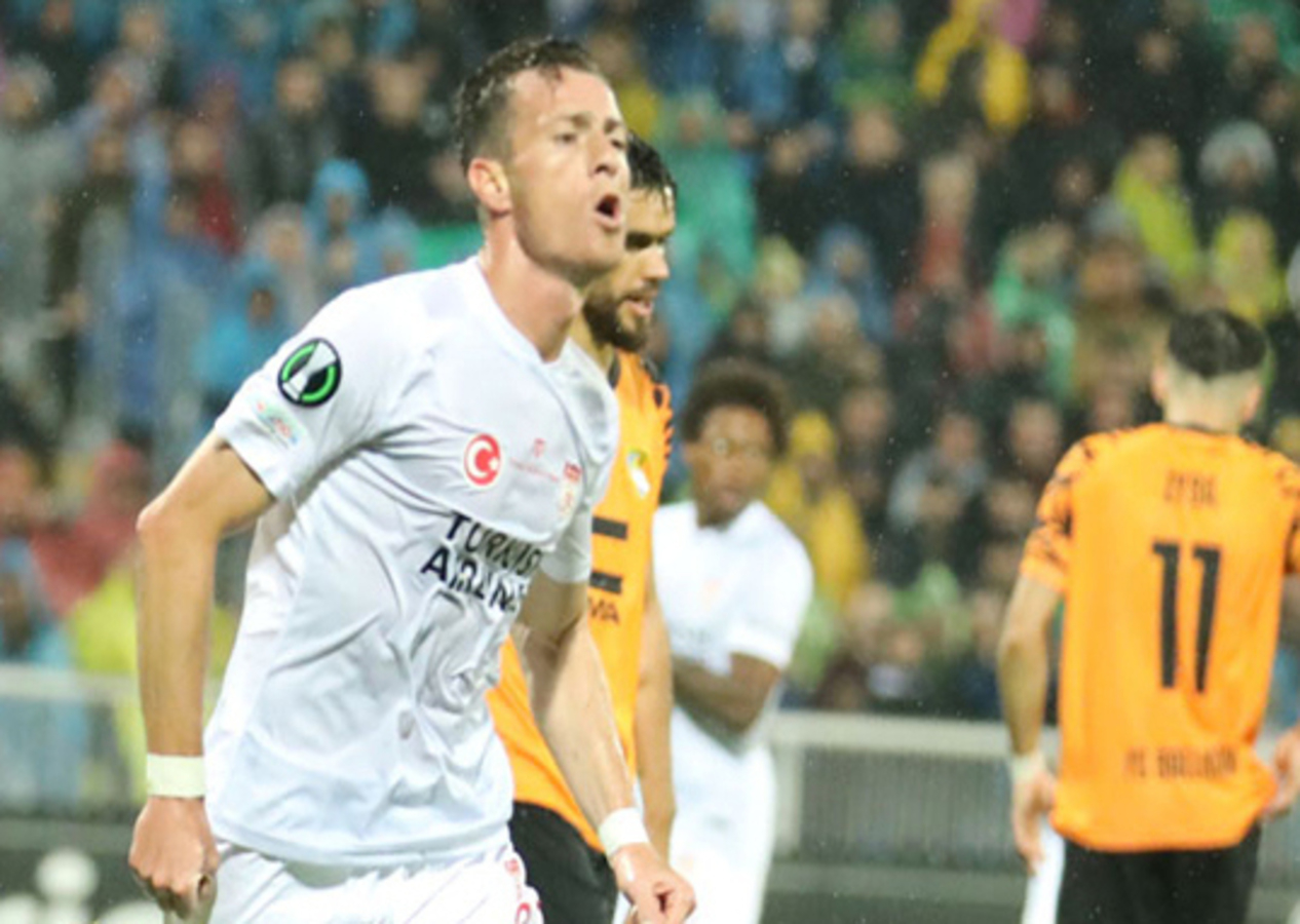 Sivasspor geriden gelerek kazandı! Ballkani'yi 2-1 geçerek dev adım attı