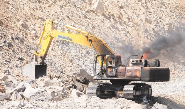 PKK'lı hainler karayolu işçilerine saldırdı: 1 ölü, 1 yaralı...
