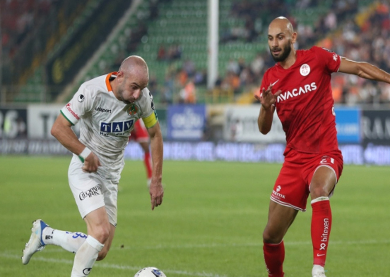 5 gollü derbide zafer Alanyaspor'un! Antalyaspor karşısında 3-2'lik skorla kazanmasını bildiler