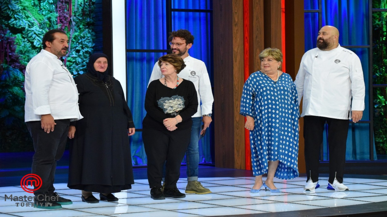 MasterChef'te Şeflerin Anneleri Stüdyoya Geldi! Somer Şef'in Annesiyle Anısı Kahkaha Attırdı