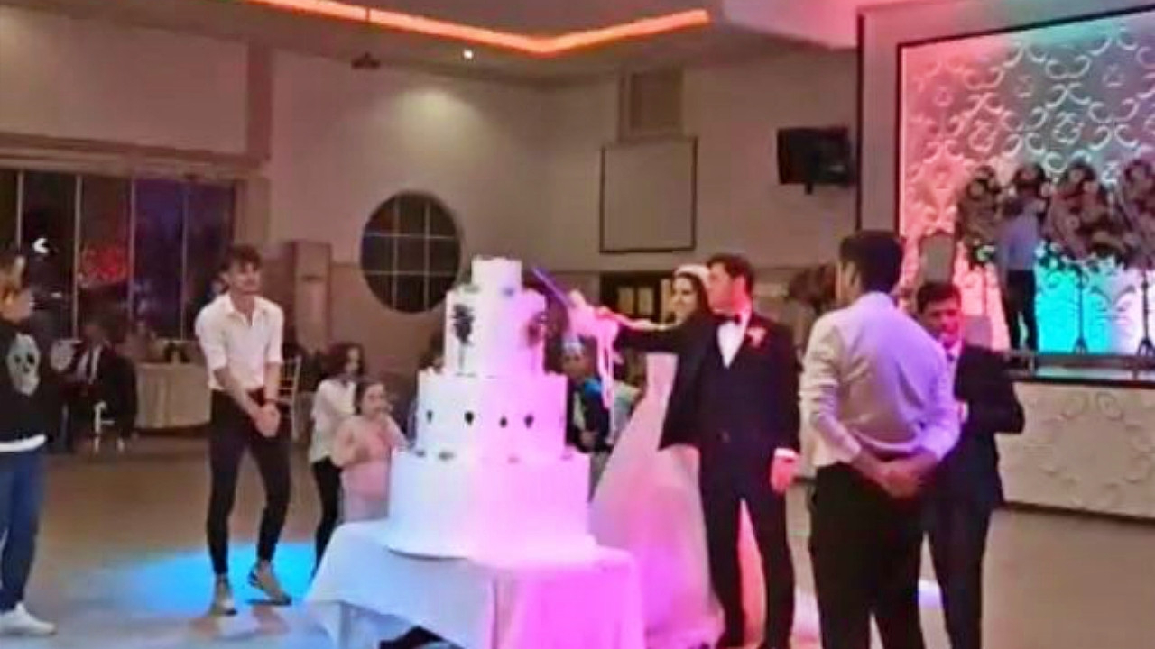 Düğünde inanılmaz şaka! Gelin ve damat neye uğradığını şaşırdı!