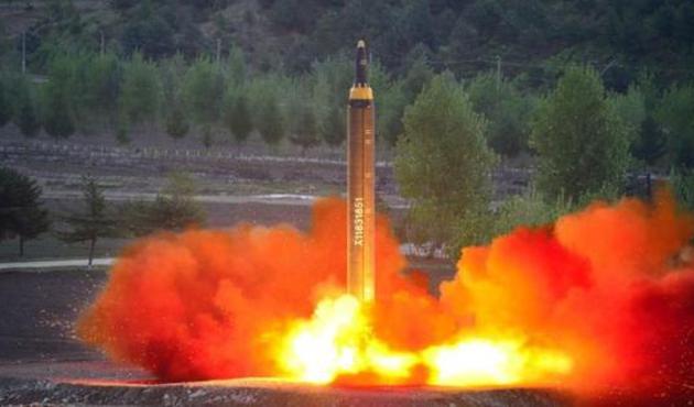 Kuzey Kore, Japon sularına balistik füze fırlattı