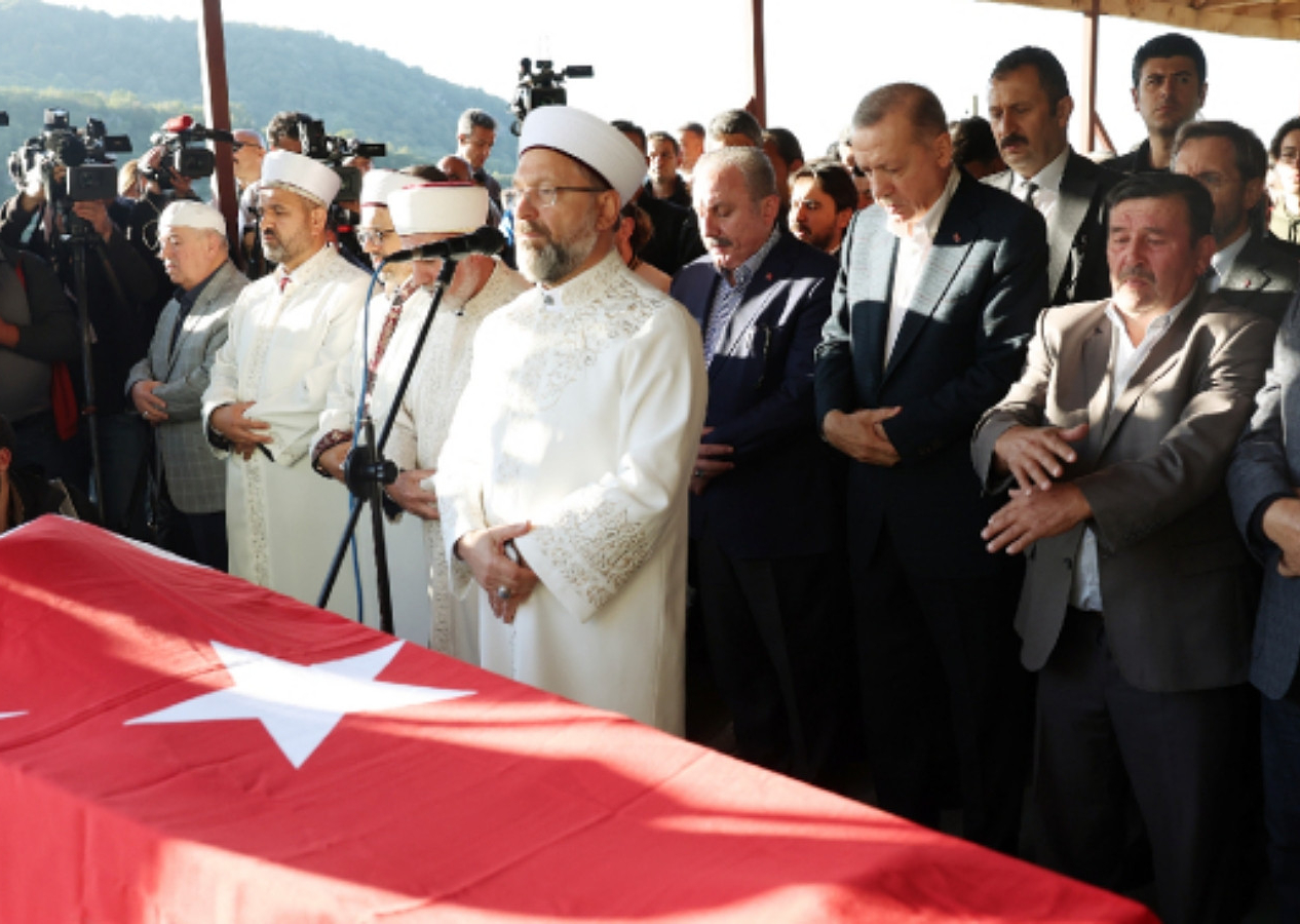 Cumhurbaşkanı Erdoğan şehit Rahman Özçelik’in cenazesine katıldı! "Geride kalan aileler bize mirastır, sahip çıkacağız!"