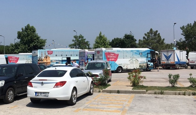 "Devlet imkanlarıyla miting" suçlaması yapan CHP'nin yürüyüşünde belediye otobüsleri!