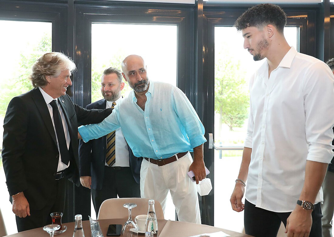 Jorge Jesus'tan Altay Bayındır kararı
