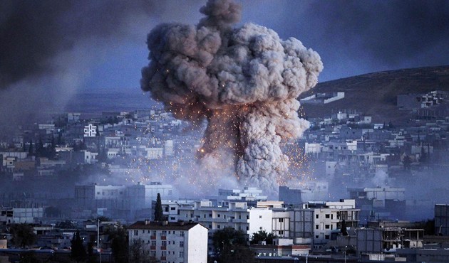 Musul'daki hava saldırısında 15 Irak polisi öldü...