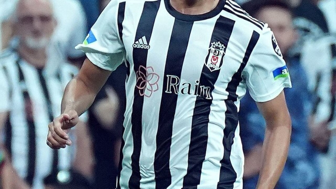 Beşiktaş - Trabzonspor derbisinde şok sakatlık! Oyuna devam edemedi...