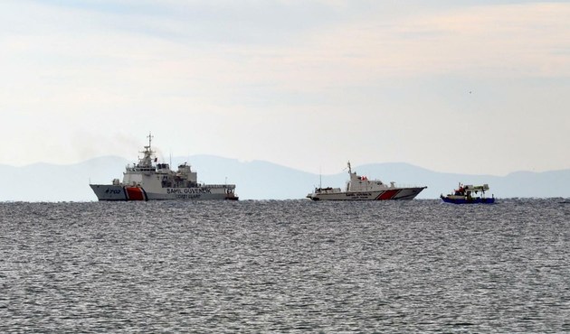 Türk gemilerine yaklaşmak isteyen Yunan botları engellendi...