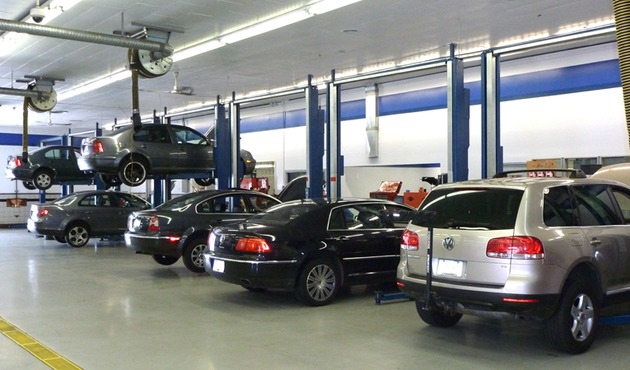 Alman otomotiv devi Volkswagen 385 bin aracını servislere çağıracak...