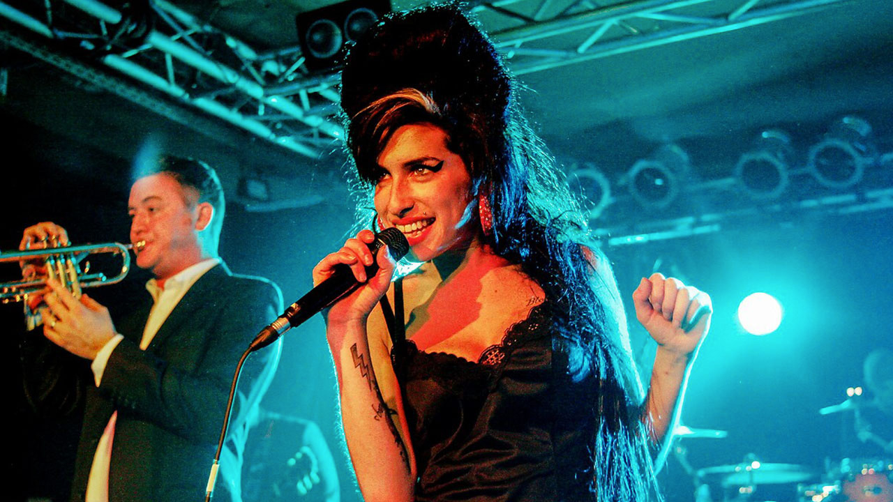 'Back to Black' albümüyle müzik dünyasını kasıp kavurmuştu... Amy Winehouse'un hayatı dizi oluyor